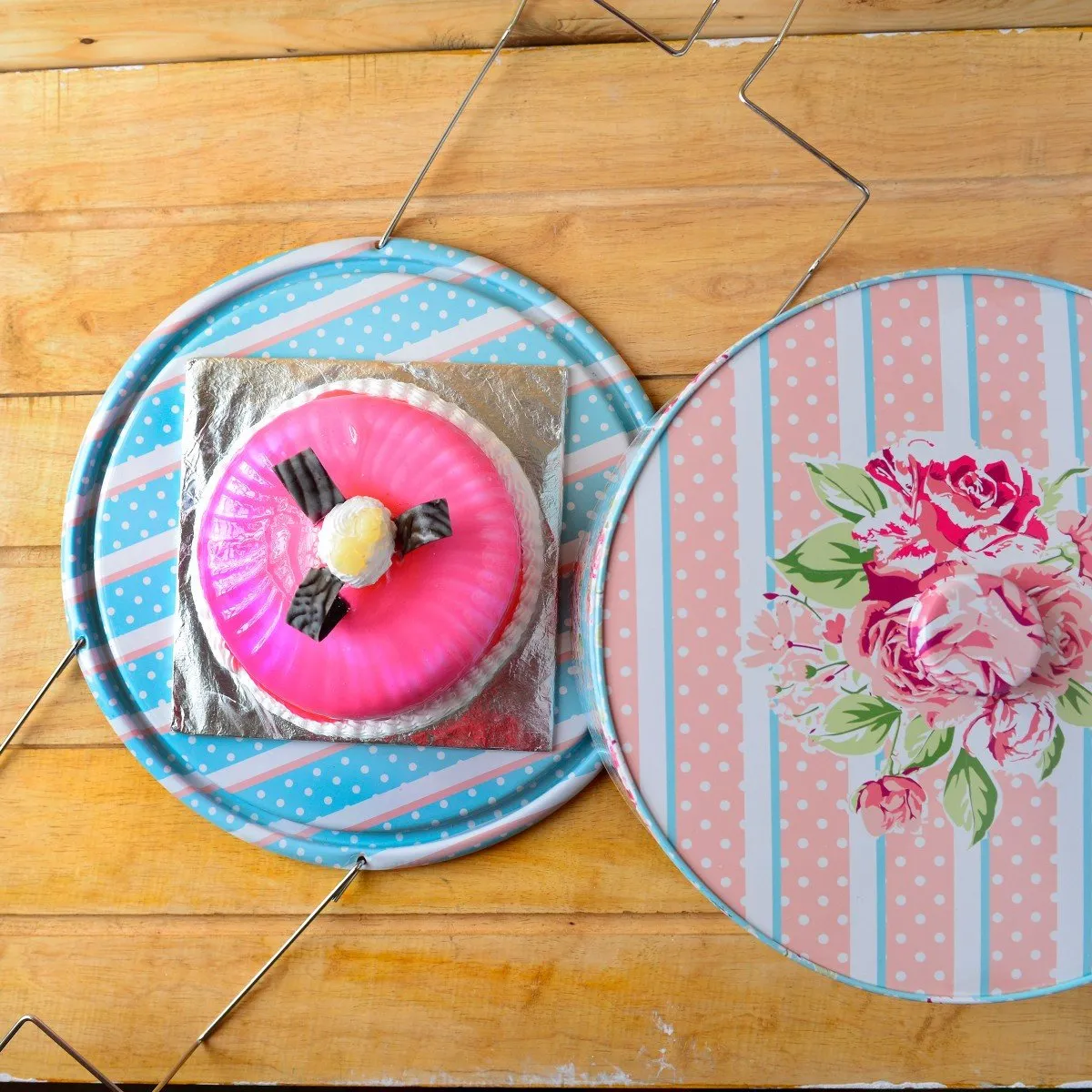 Cake Tin Carrier