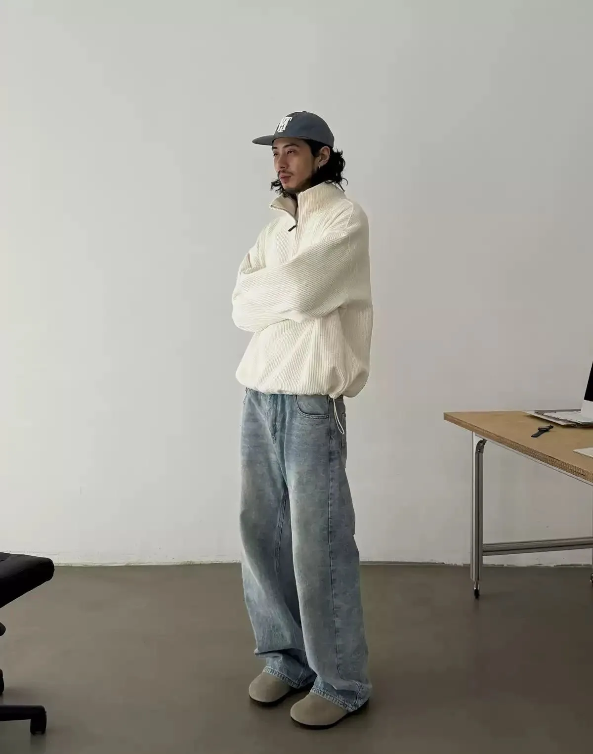 Casual Buttoned Faded Jeans
