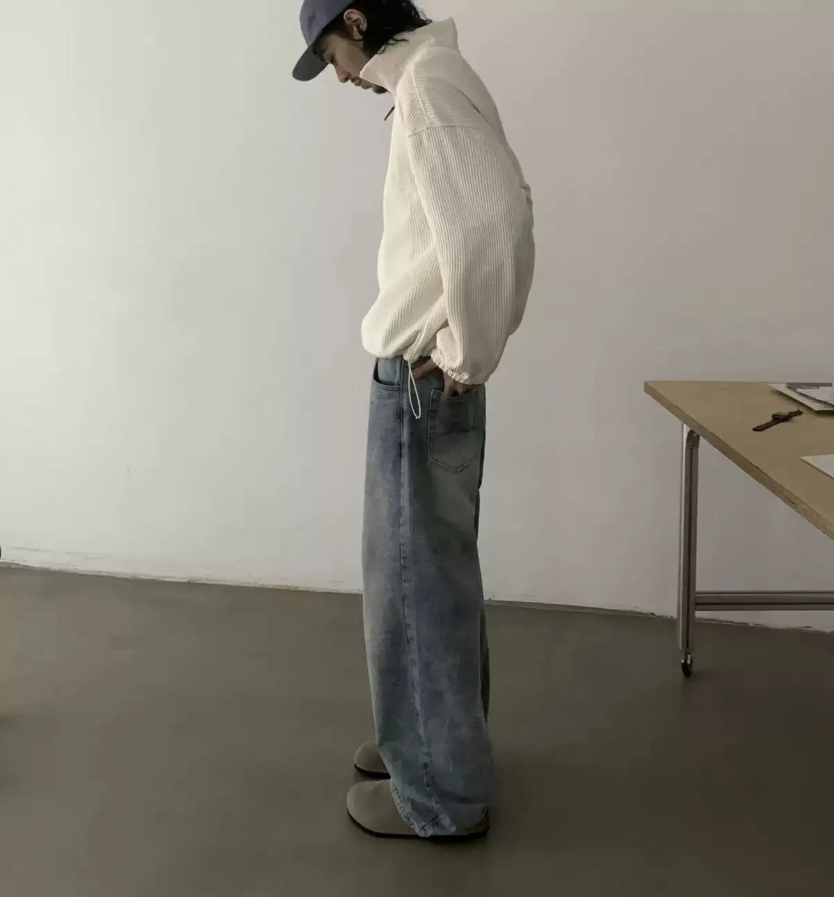 Casual Buttoned Faded Jeans