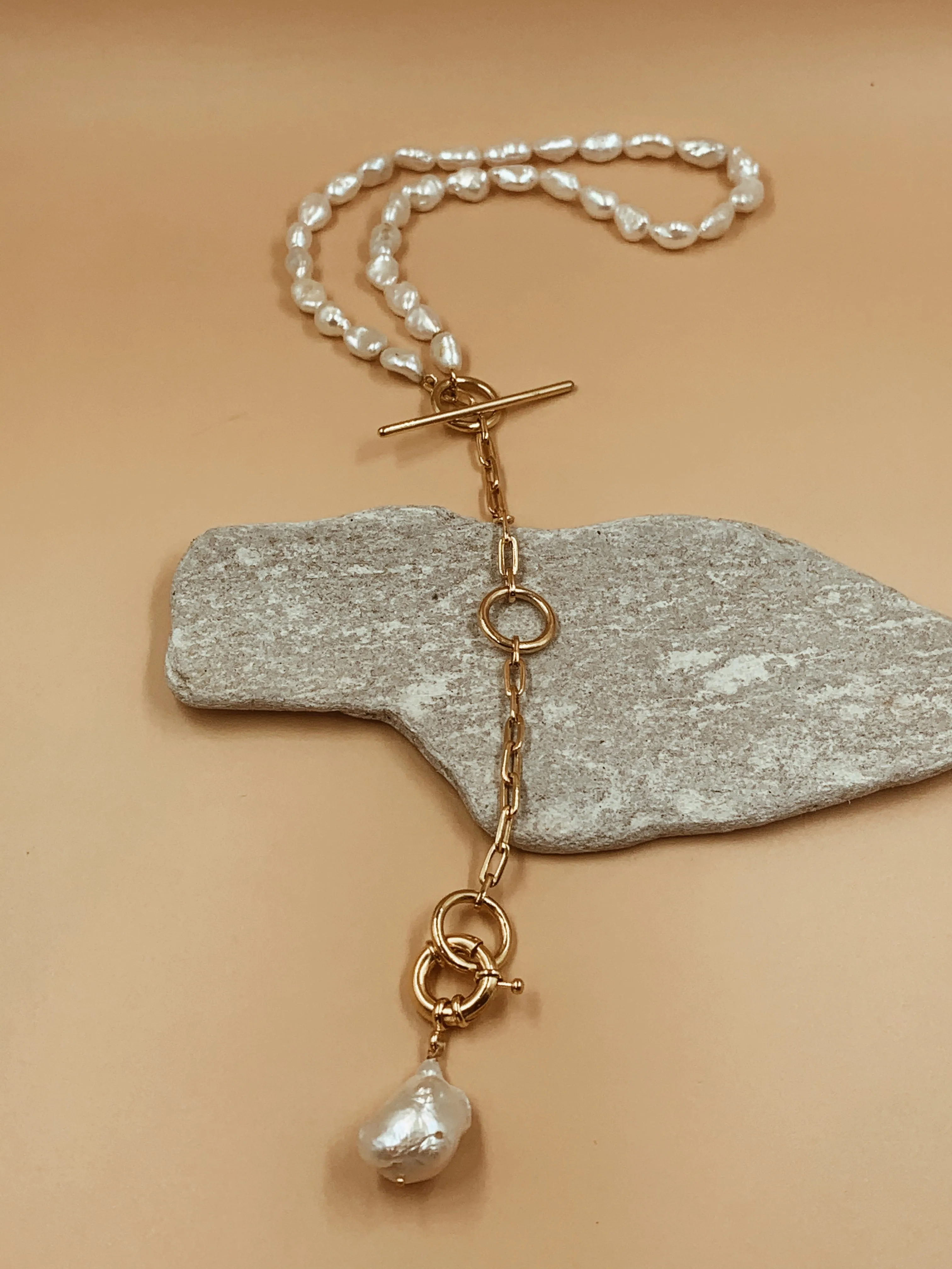 Classic Toggle Pearl Necklace