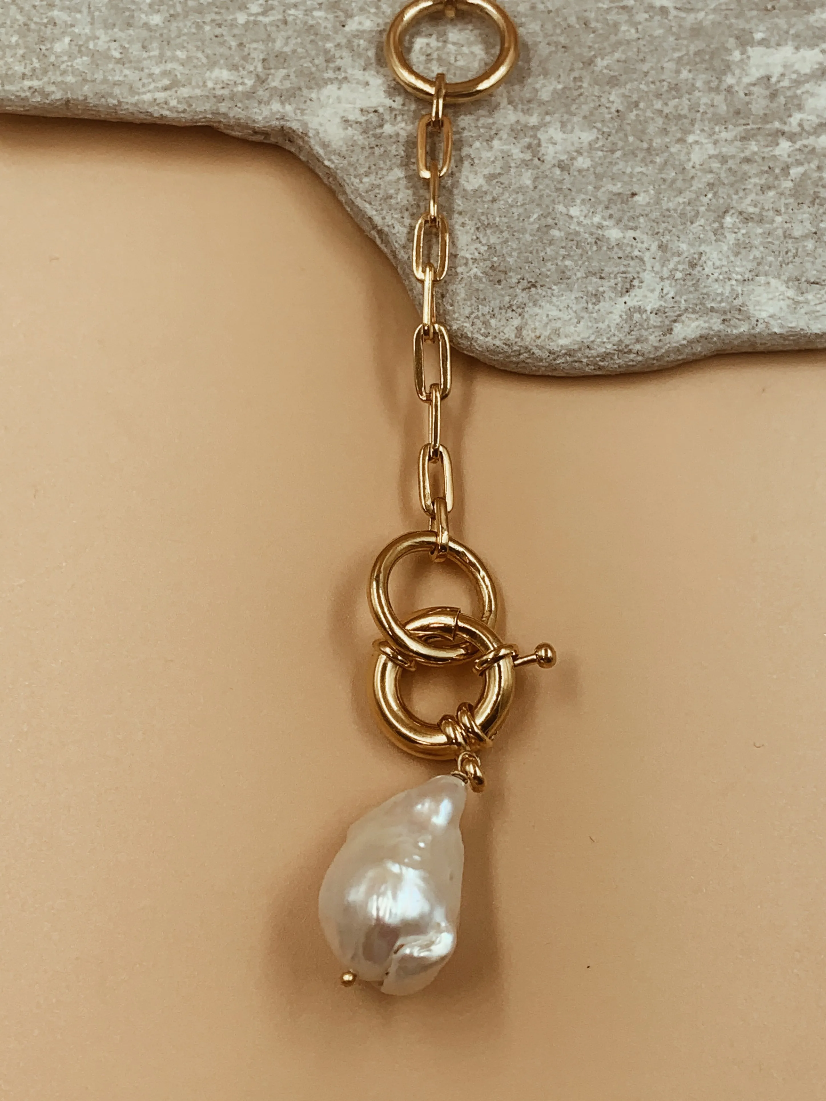 Classic Toggle Pearl Necklace