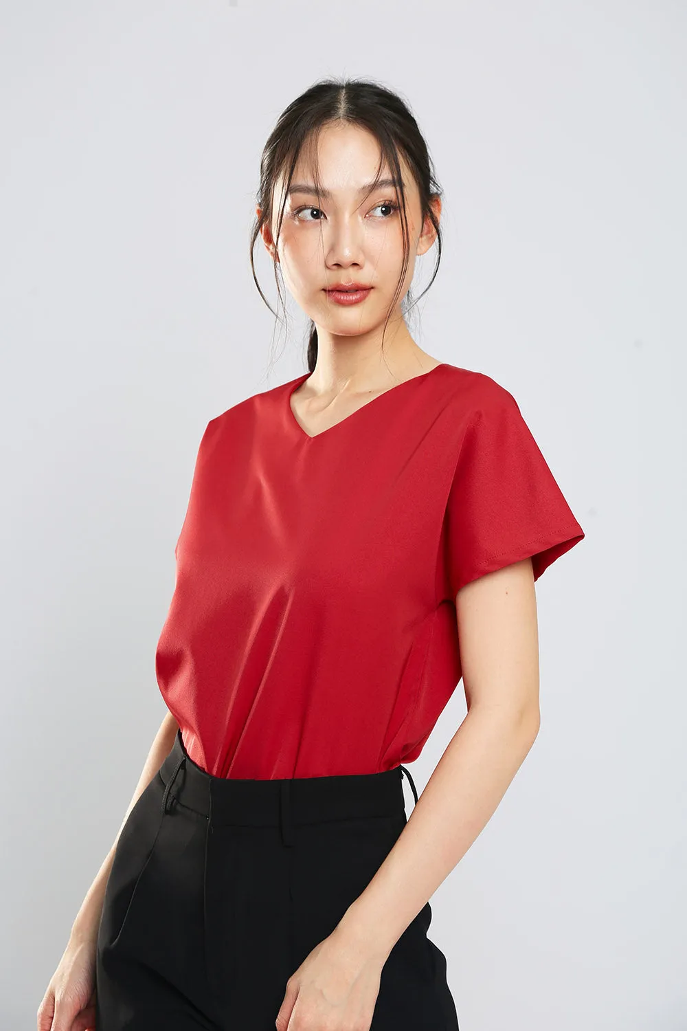 Danna V-Neck Top in Brick Red