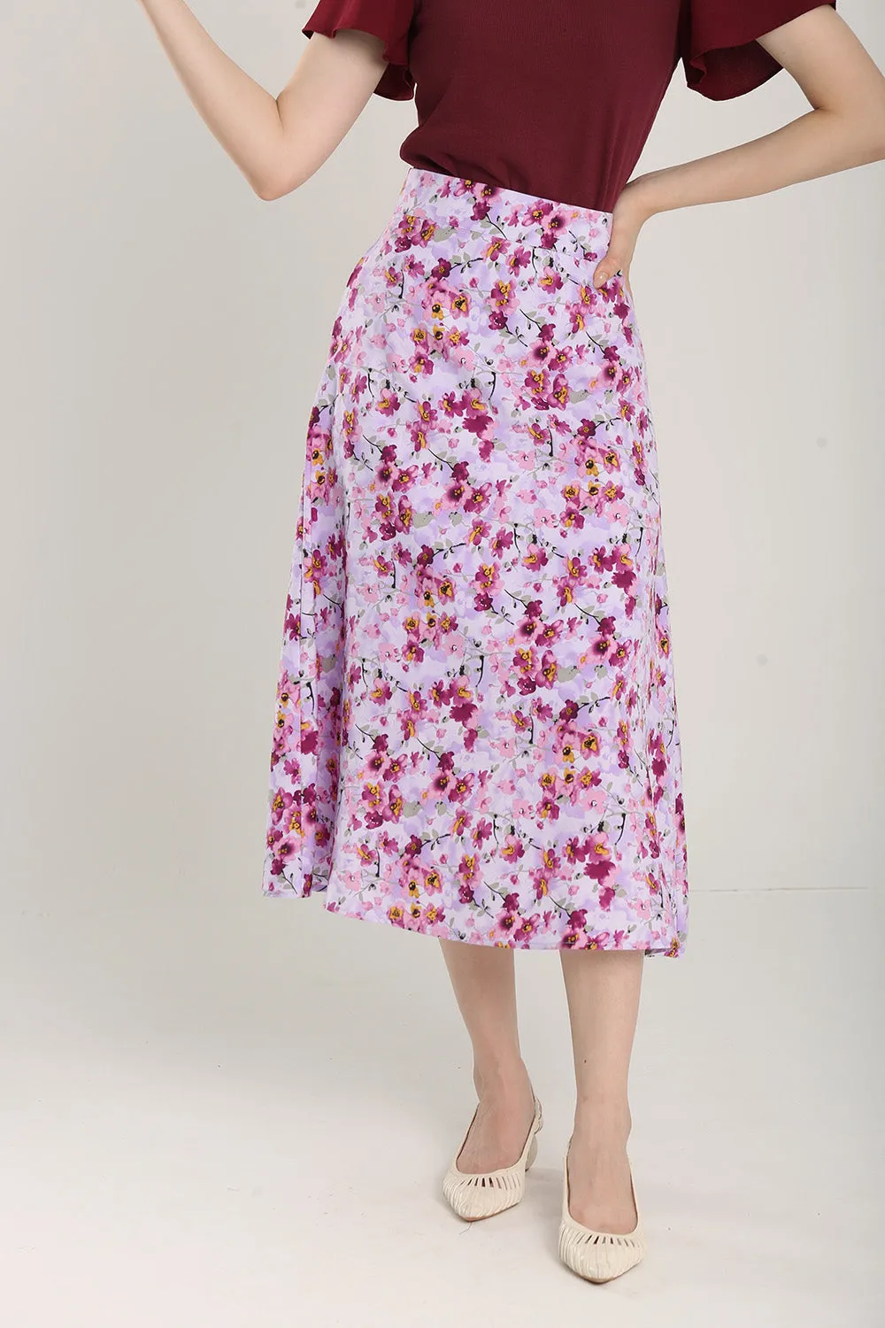 Delania Floral Print Midi Skirt in Lavender Red