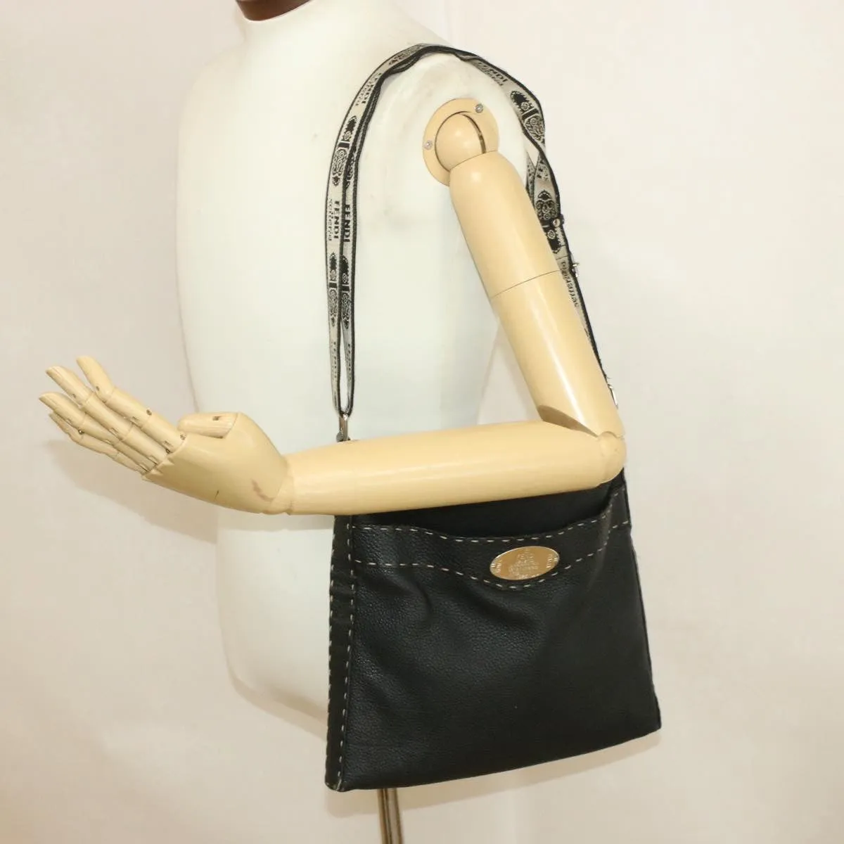 FENDI Shoulder Bag Leather Black Auth rd1013