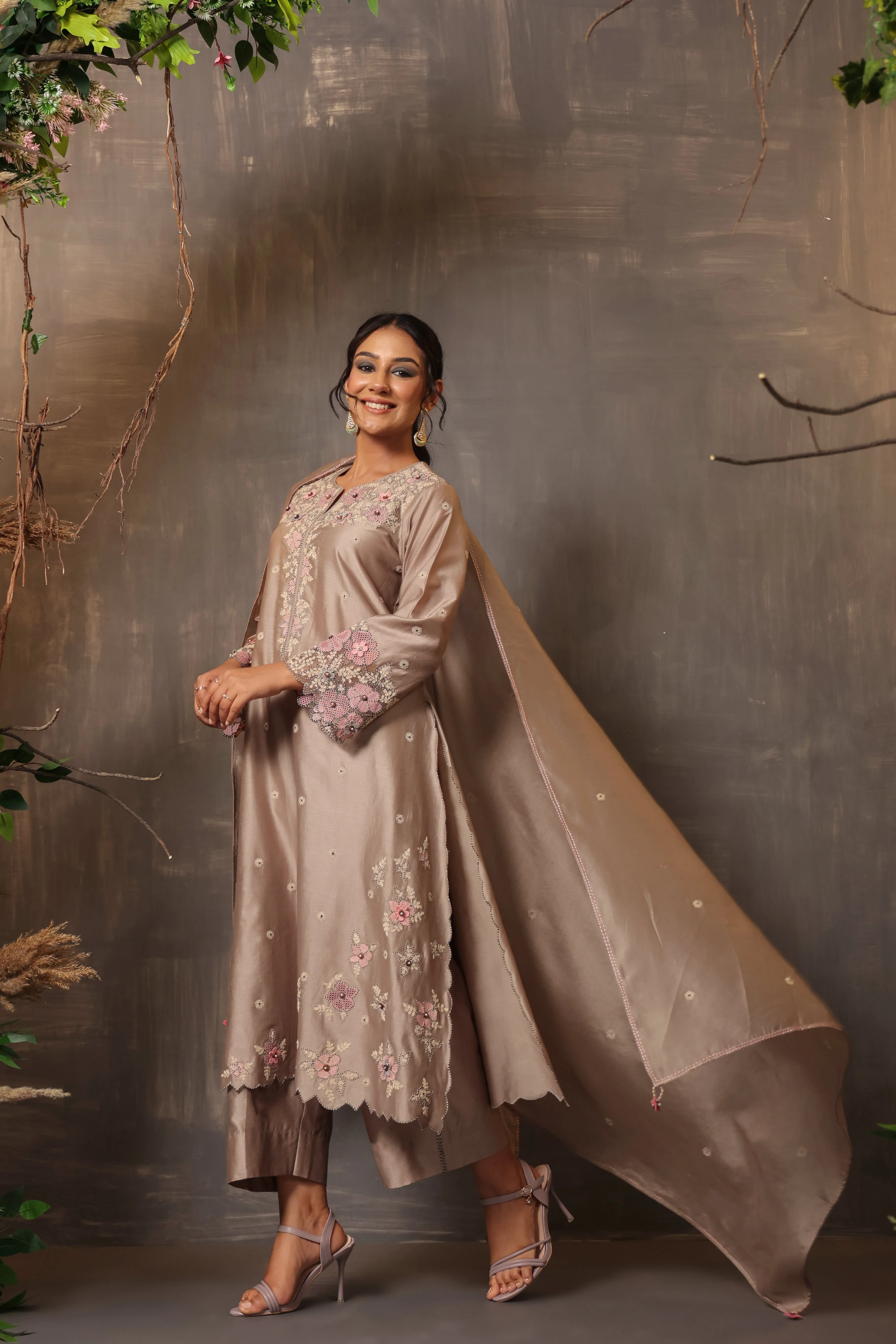 Gulshan Applique Kurta Set Grey