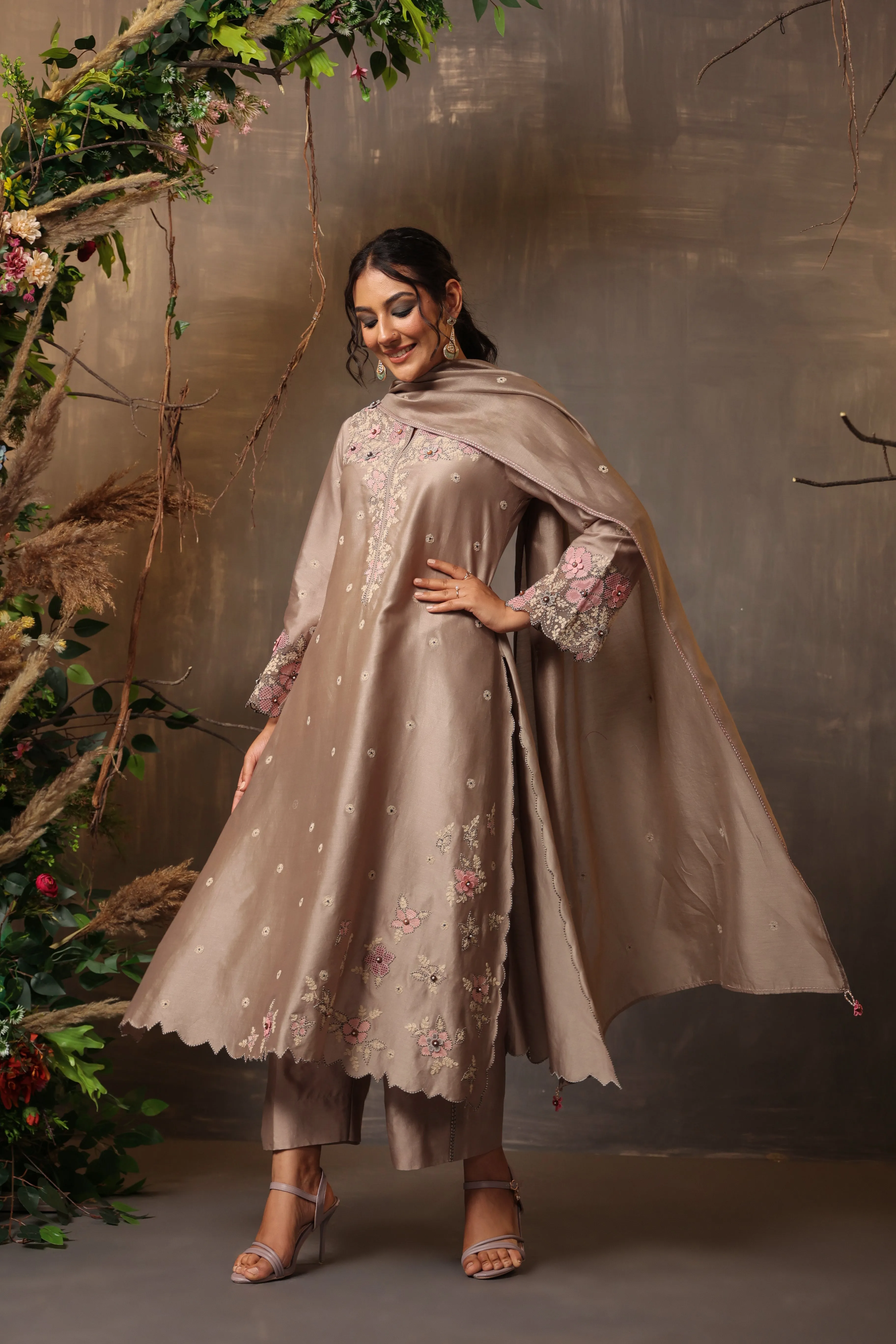 Gulshan Applique Kurta Set Grey