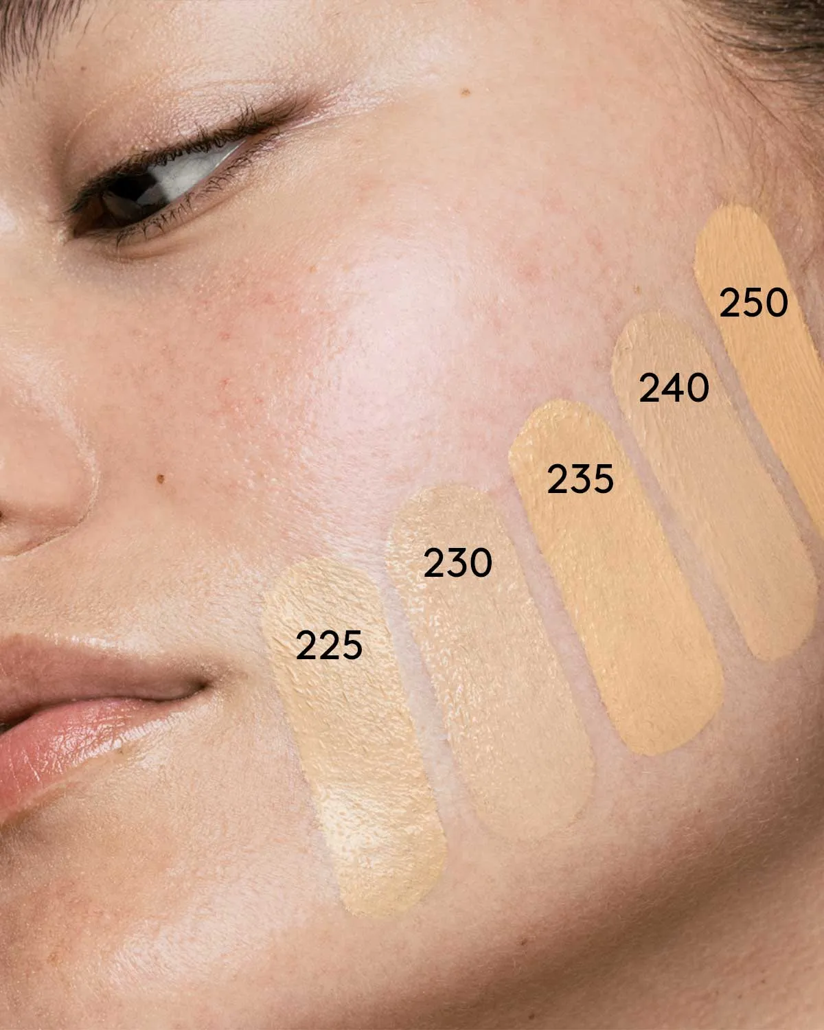Soft'lit Naturally Luminous Longwear Foundation — 235