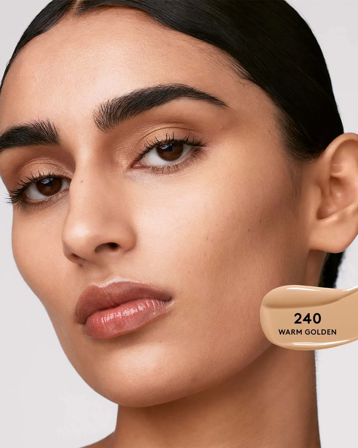 Soft'lit Naturally Luminous Longwear Foundation — 240